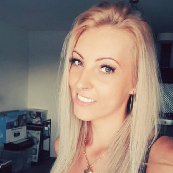 modelka s ID 010270N4DJ p021