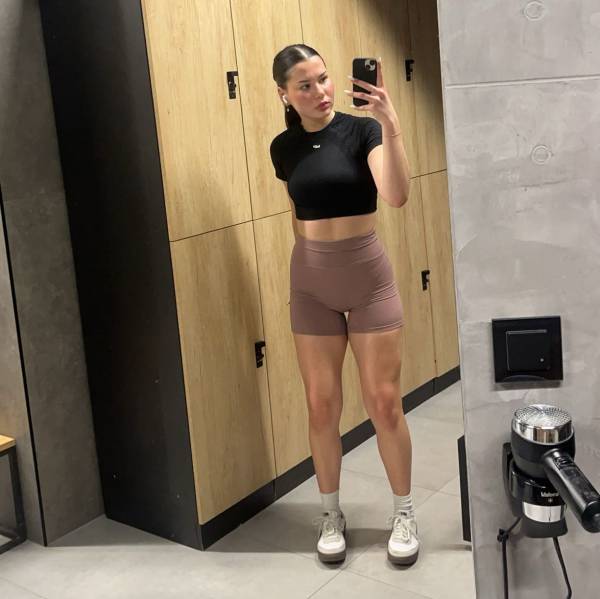 modelka s ID 010270Q7NM p031