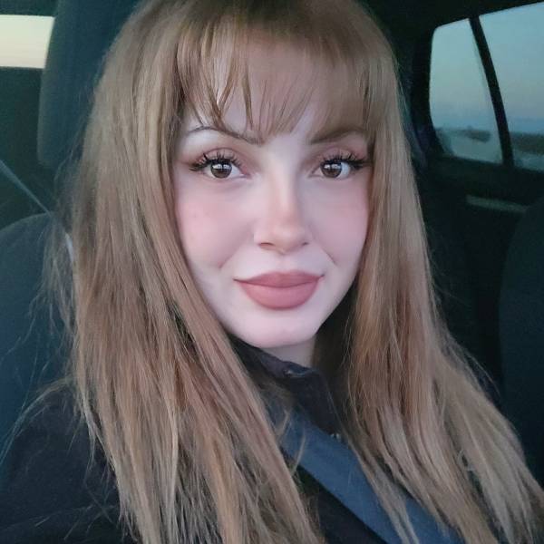 modelka s ID 010272Q7FB p021