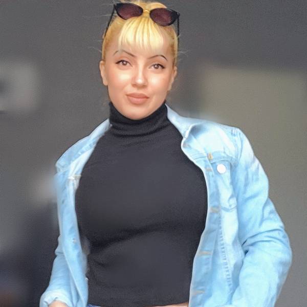 modelka s ID 010272Q7FB p031