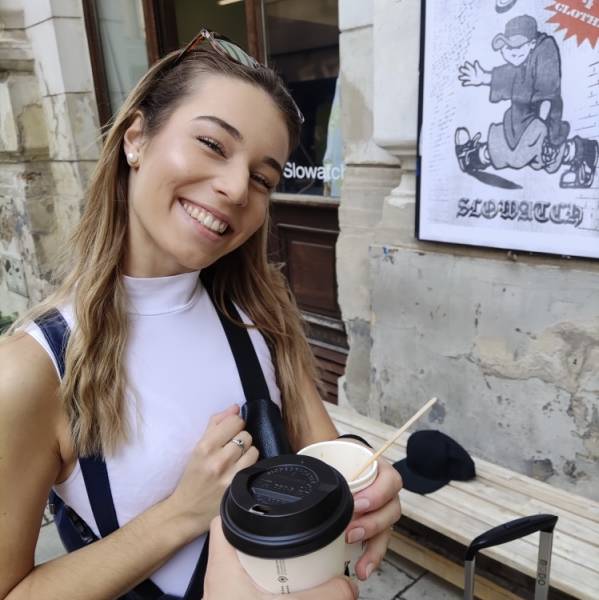 modelka s ID 010274ZRB1 p021