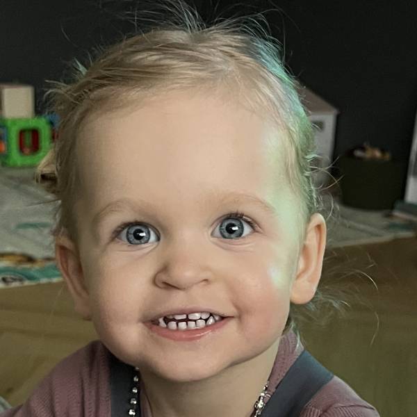 modelka s ID 010275UOVM p021