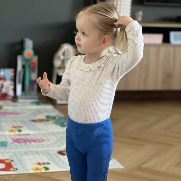 modelka s ID 010275UOVM p031