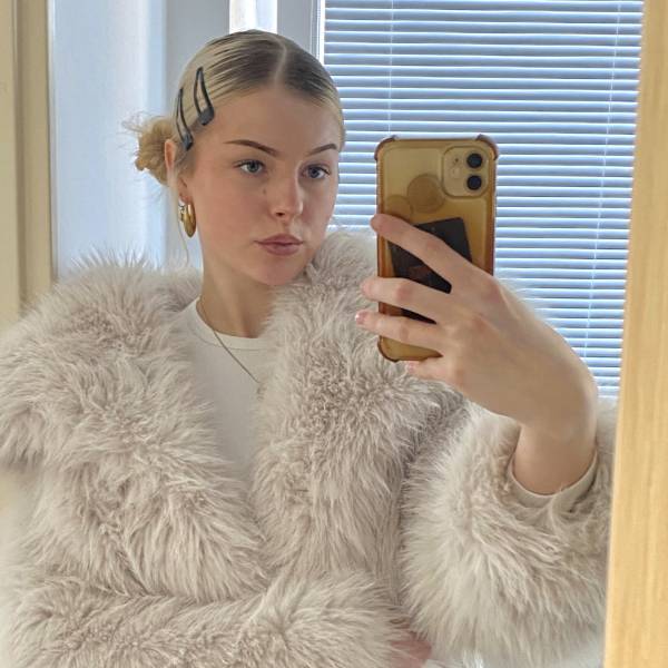 modelka s ID 01027DV3R1 p021