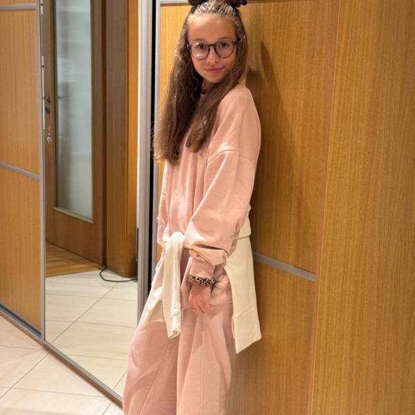 modelka s ID 01027E49EW p031