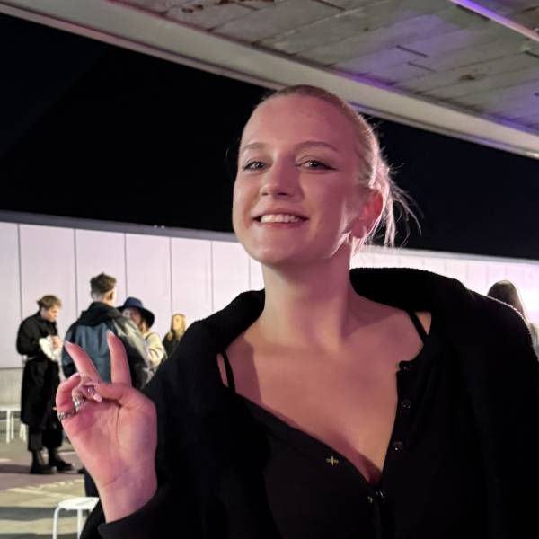 modelka s ID 01027FRX09 p021