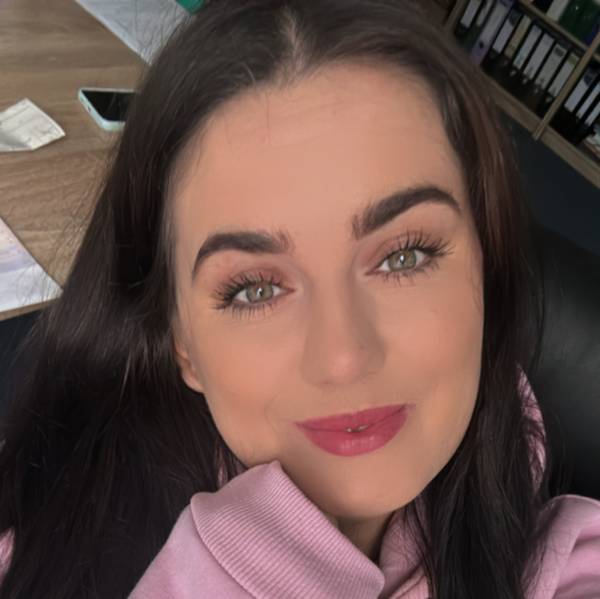 modelka s ID 01027O5UDA p021