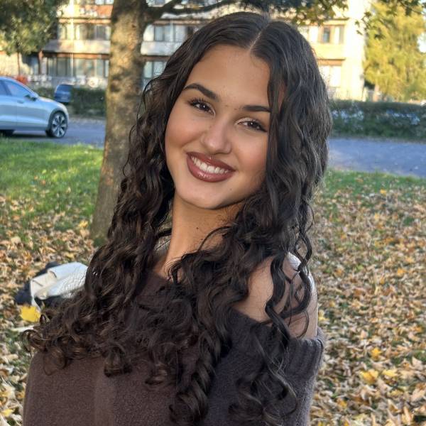 modelka s ID 01027QPIVF p021