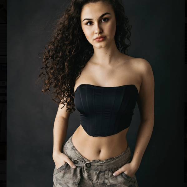 modelka s ID 01027QPIVF p031