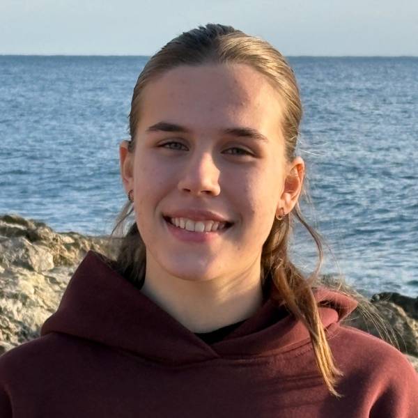 modelka s ID 01027V7RZM p021