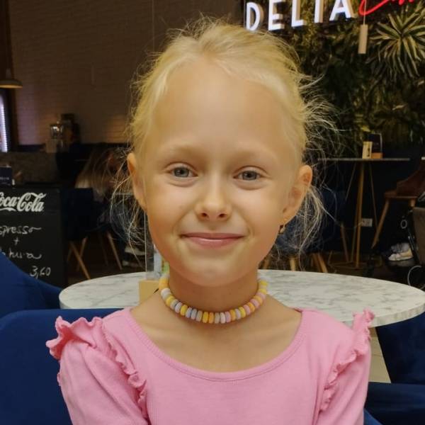 modelka s ID 01028C3MH8 p021