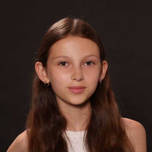 modelka s ID 01028IR6Z2 p021