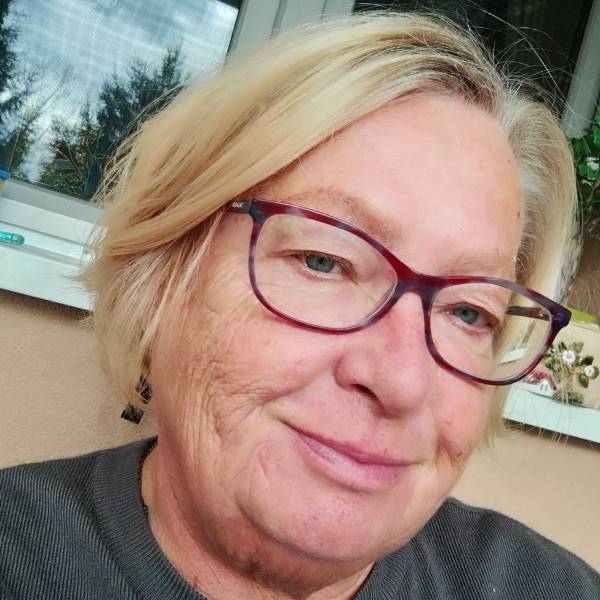 modelka s ID 01028MZG3Z p021