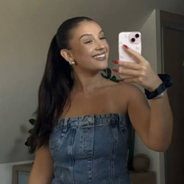 modelka s ID 01028UJ15Y p021