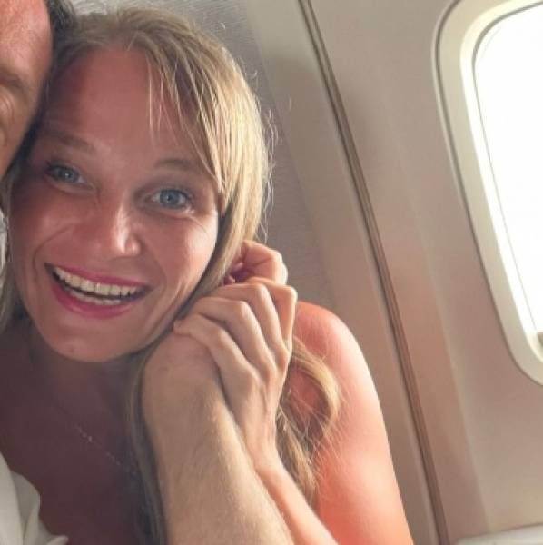 modelka s ID 01028ZH4AO p021