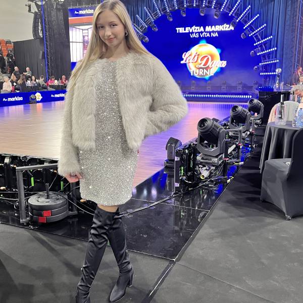 modelka s ID 0102954BMC p031