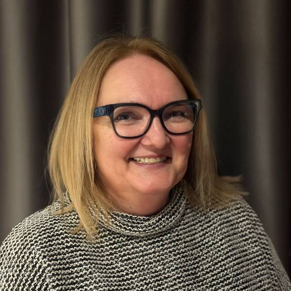 modelka s ID 010299H7J8 p021