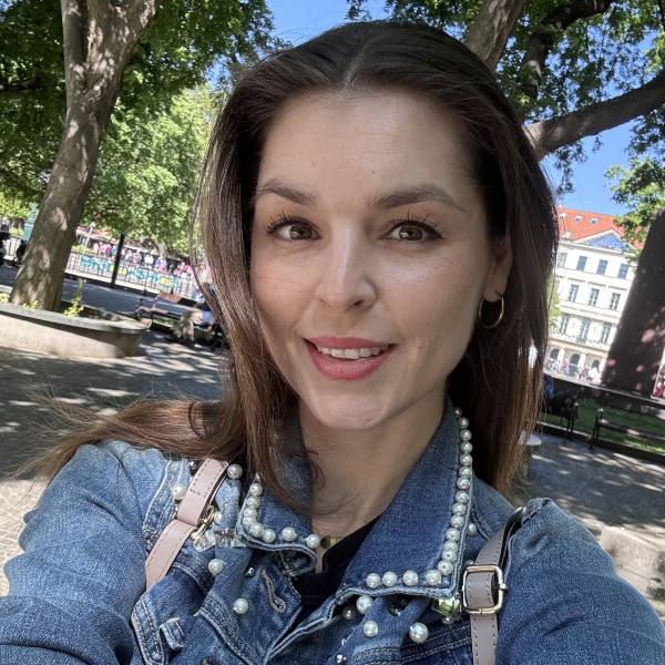 modelka s ID 01029BYFHK p021