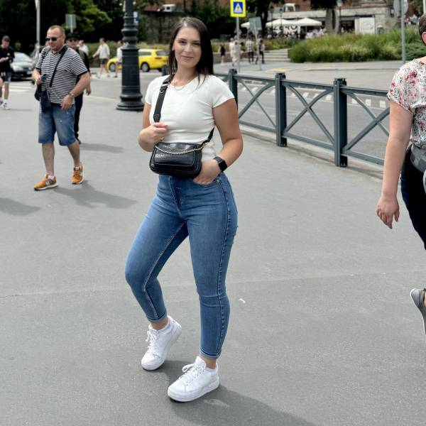 modelka s ID 01029C2JGF p031