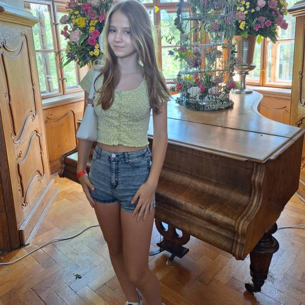 modelka s ID 01029L3YDP p031