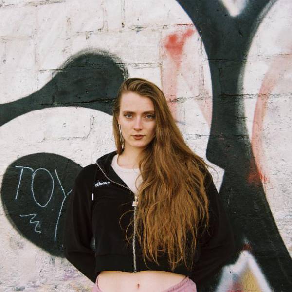 modelka s ID 01029QWS3X p021