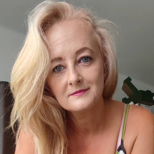 modelka s ID 01029R3DC8 p021