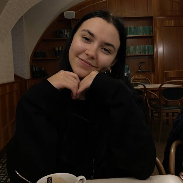 modelka s ID 0102A0QAQ3 p021