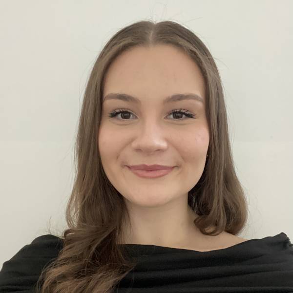 modelka s ID 0102A8MR8U p021