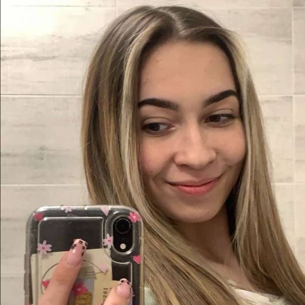 modelka s ID 0102ABJHVI p021