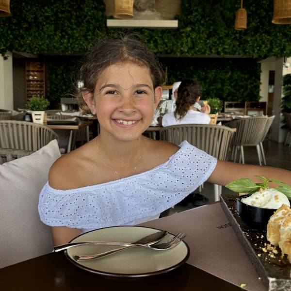 modelka s ID 0102AH7HDP p021