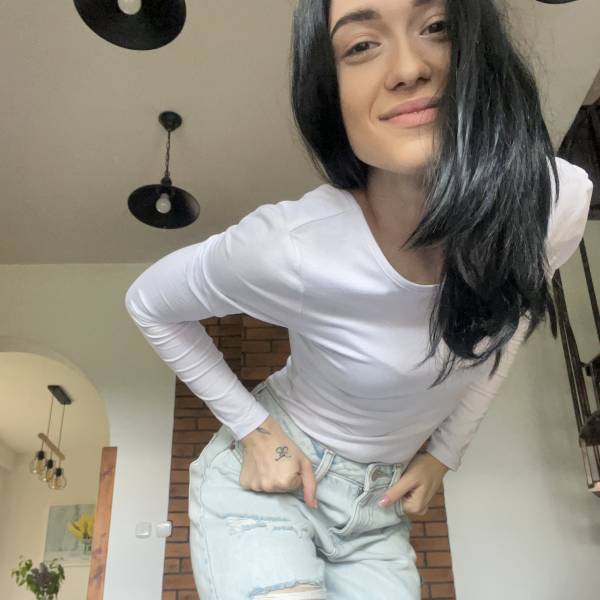 modelka s ID 0102AHYVWI p031