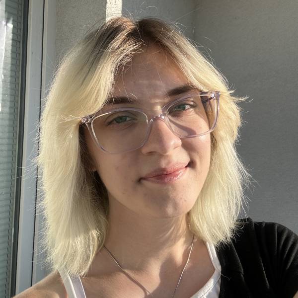 modelka s ID 0102AJ8GFV p021