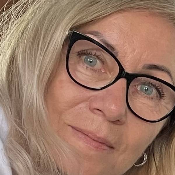 modelka s ID 0102AJJ3BF p021