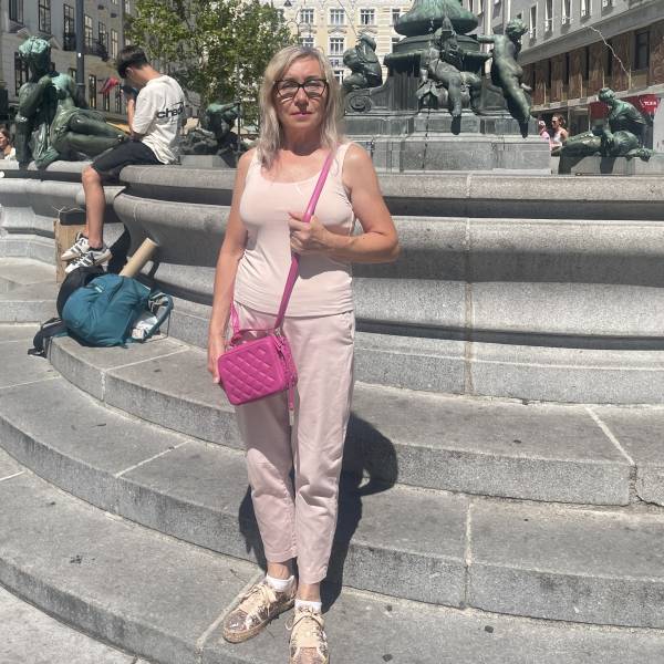 modelka s ID 0102AJJ3BF p031