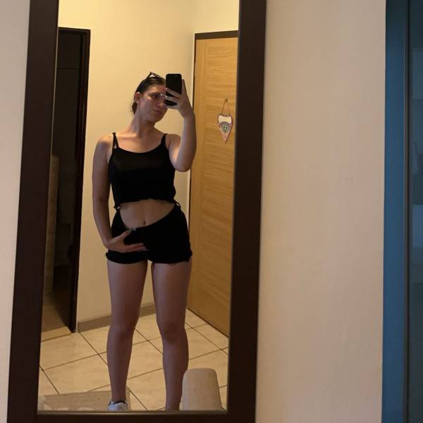 modelka s ID 0102ARXK37 p031