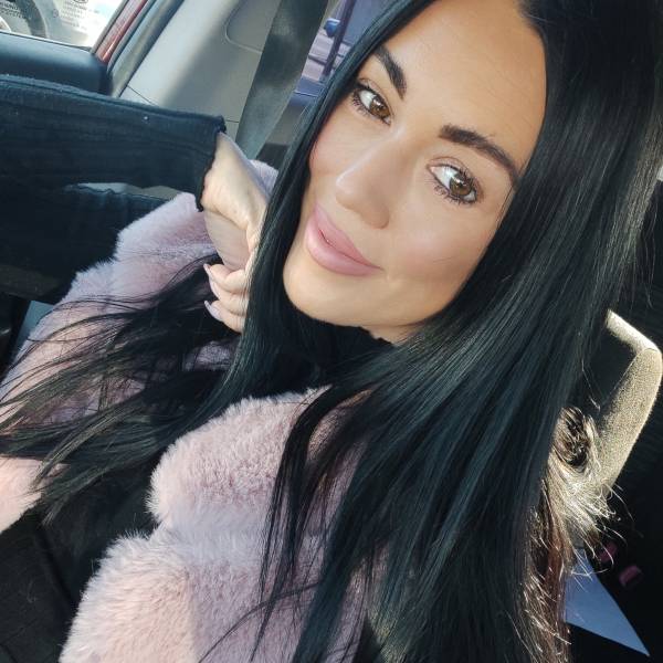 modelka s ID 0102AXRWI3 p021