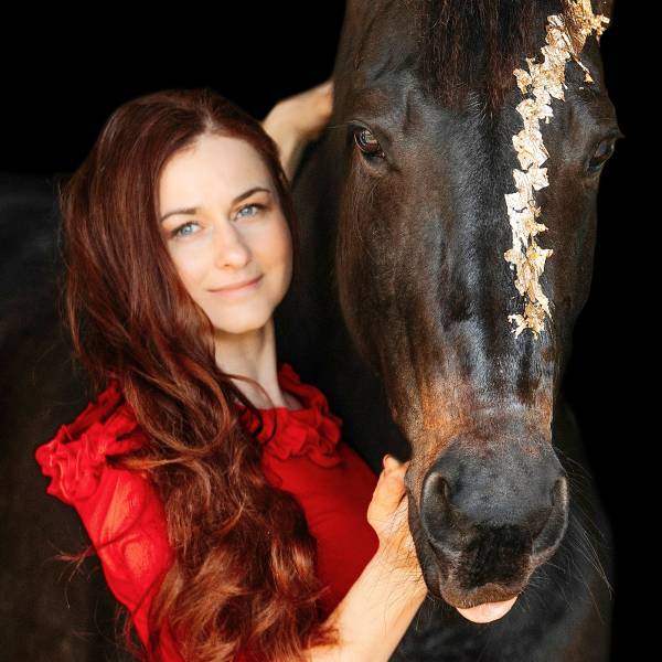 modelka s ID 0102B1O4MU p021