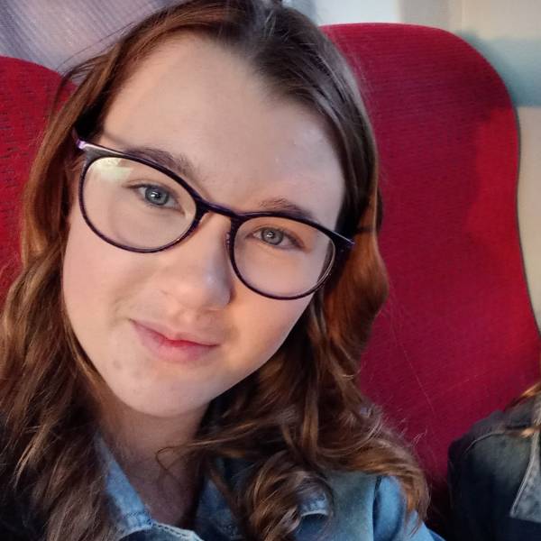 modelka s ID 0102B2A76V p021