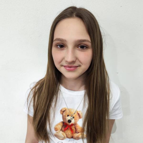 modelka s ID 0102B3MVYS p021