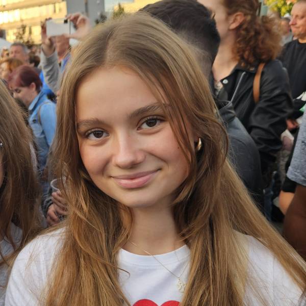 modelka s ID 0102B3MYW6 p021