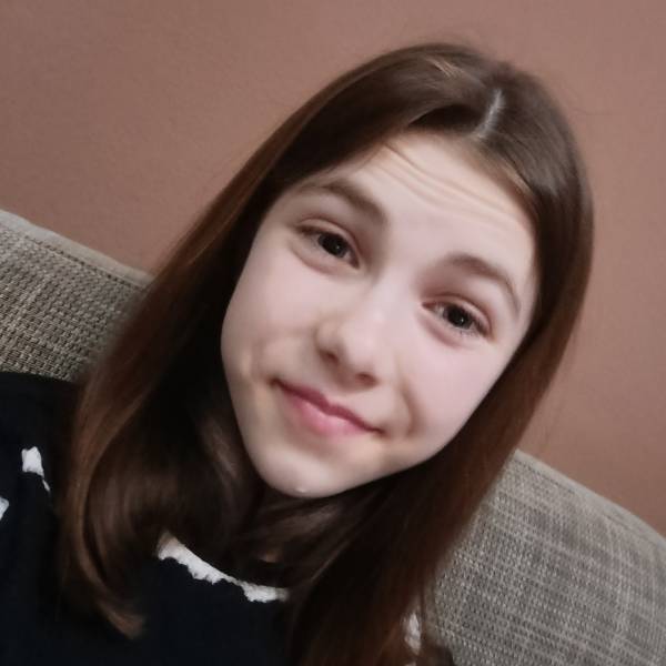 modelka s ID 0102B3V1U4 p021