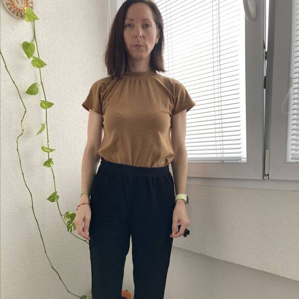 modelka s ID 0102B4CQQ9 p031