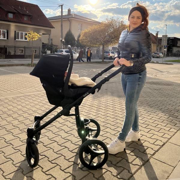 modelka s ID 0102B4Y3SO p031