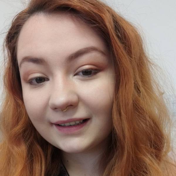 modelka s ID 0102B7E5ZU p021