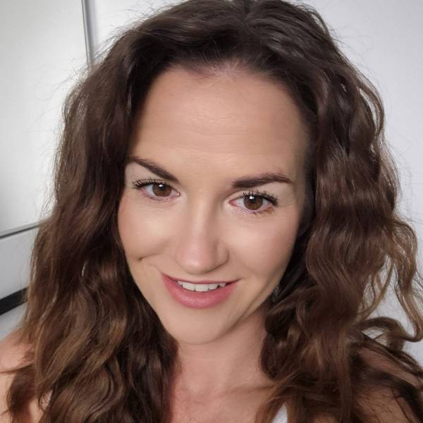 modelka s ID 0102B8N5H1 p021