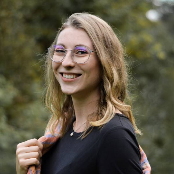 modelka s ID 0102BDYDEZ p021