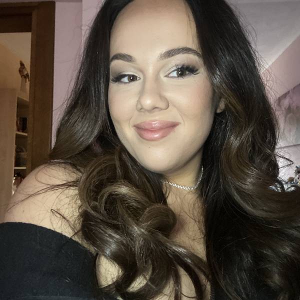 modelka s ID 0102BH8GAT p021