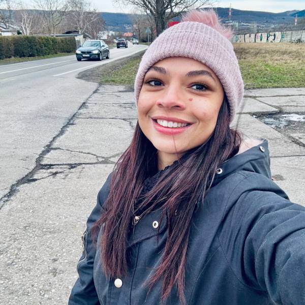 modelka s ID 0102BI7GF0 p021