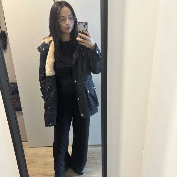 modelka s ID 0102BI7GF0 p031