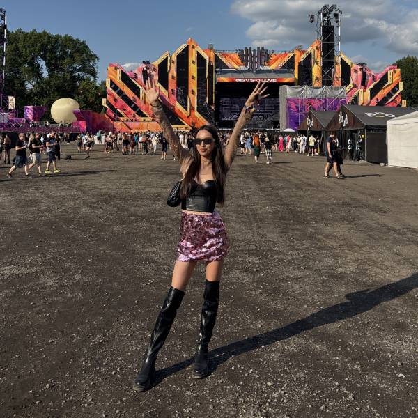 modelka s ID 0102BIC671 p031